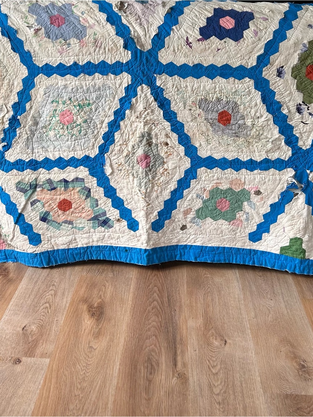 Vintage Handmade Grandmother’s Flower Garden Cutter Quilt